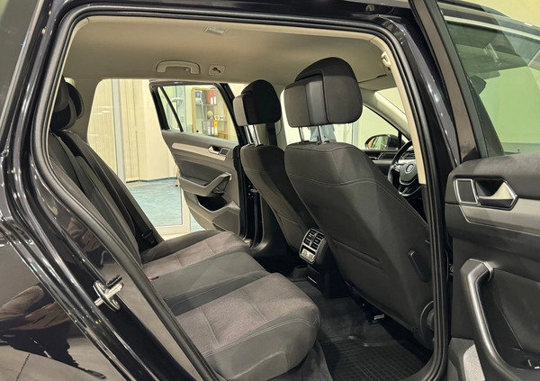 Volkswagen Passat cena 49900 przebieg: 299000, rok produkcji 2016 z Ozimek małe 631